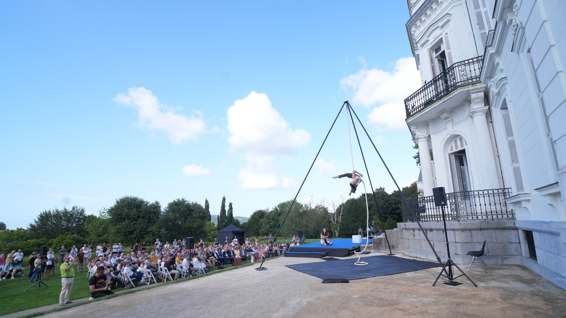Circo aéreo frente al Palacio de Aiete